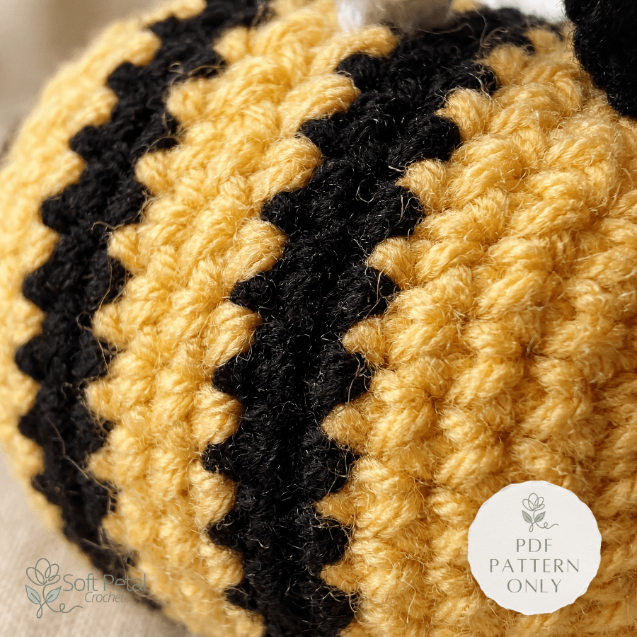 The Garden Bumble Bee – Crochet Amigurumi Pattern (PDF Download) - Soft Petal Crochet