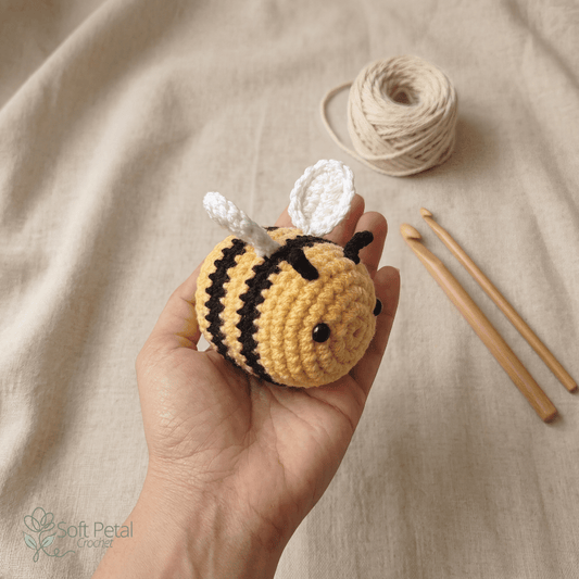 The Garden Bumble Bee – Crochet Amigurumi Pattern (PDF Download) - Soft Petal Crochet